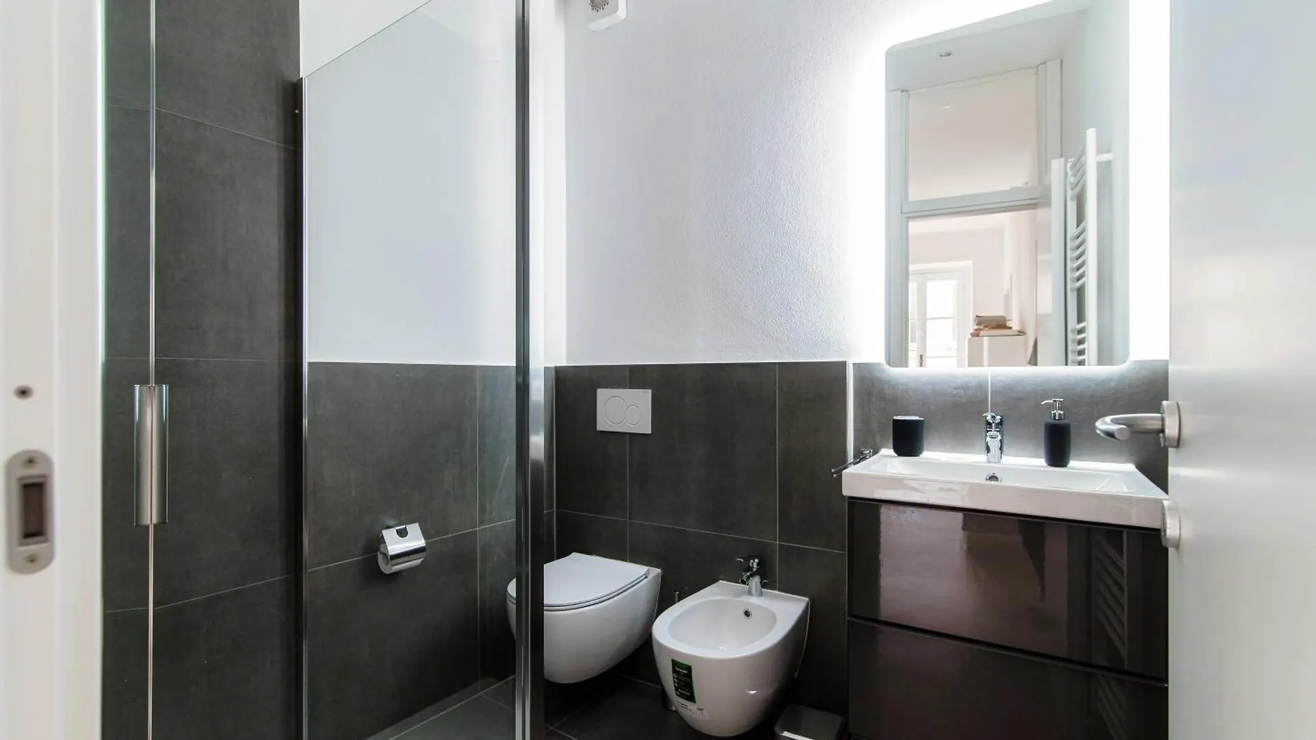 Apartment Giuliny Lovely Flat - The House Of Travelers Como