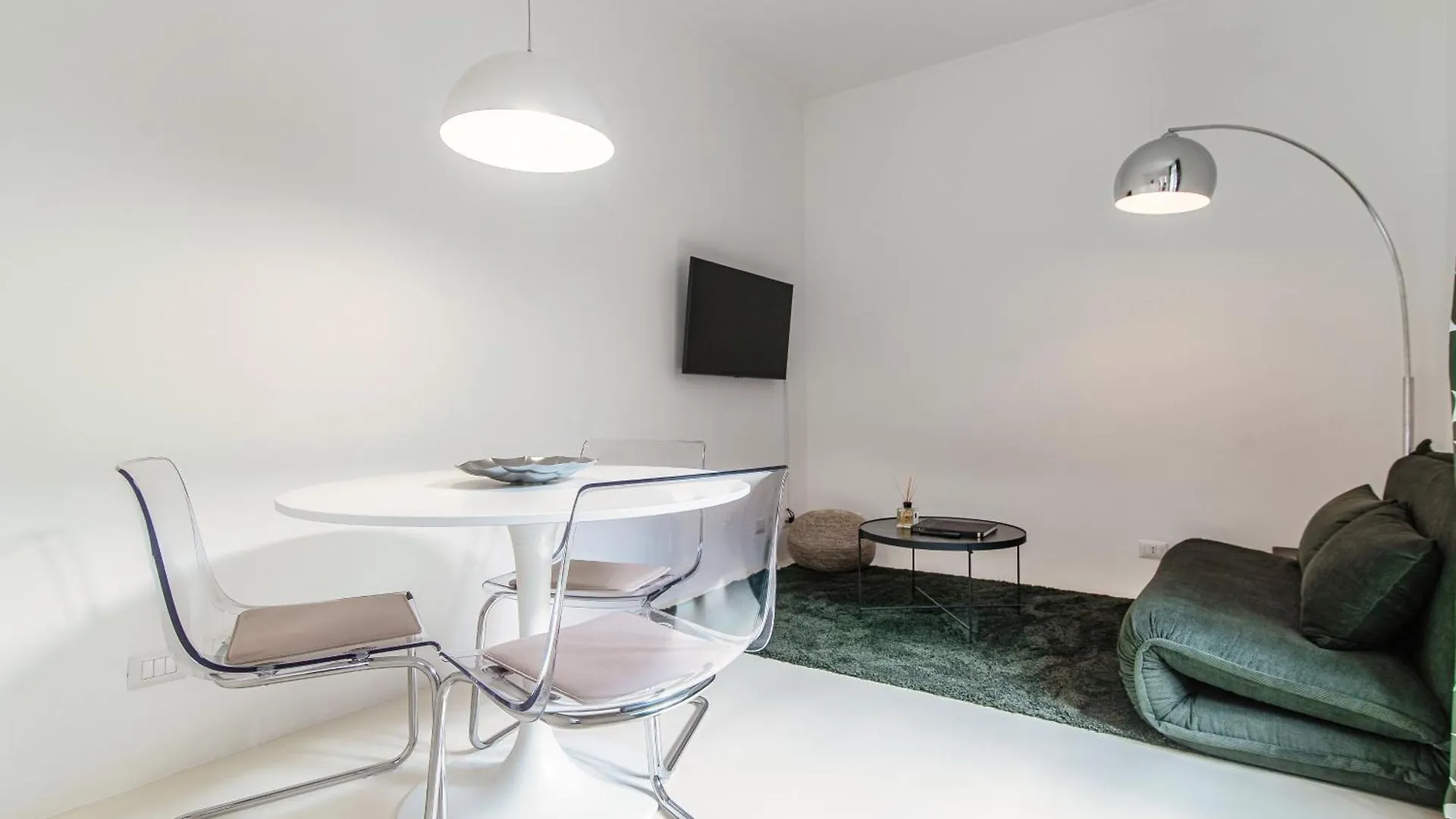 Giuliny Lovely Flat - The House Of Travelers Como 0*,  Italy