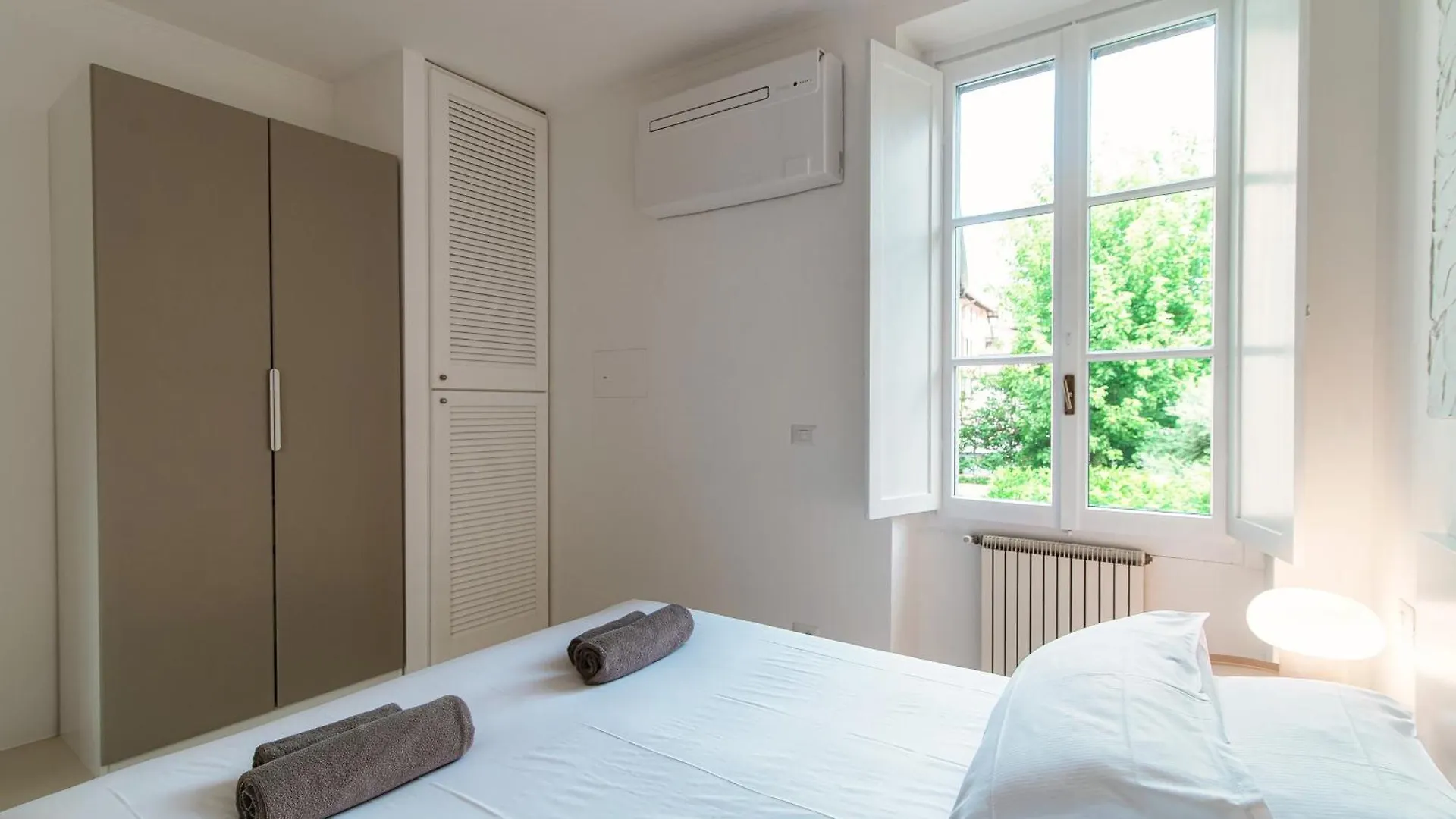 Giuliny Lovely Flat - The House Of Travelers Como Apartment
